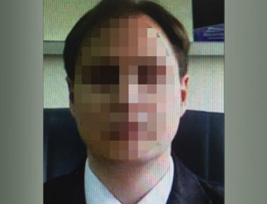 Θεσσαλονίκη: Στο εδώλιο ο λέκτορας που φέρεται να σκότωσε τη γυναίκα του και τη γιαγιά της με αρσενικό